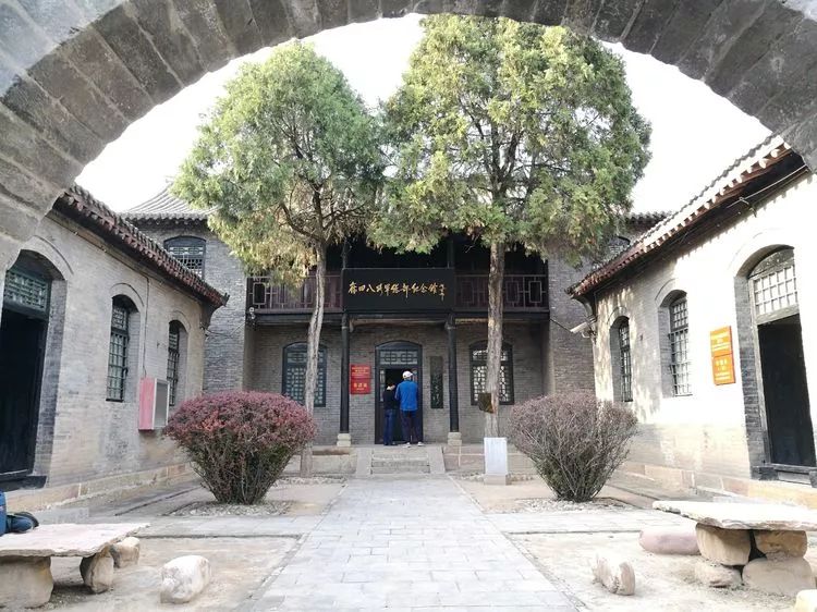 1985年由左权县人民政府修建左权将军殉难处(麻田镇北艾甫村附近的