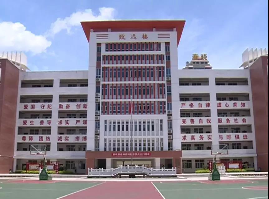 鹿寨中学交出喜人成绩单