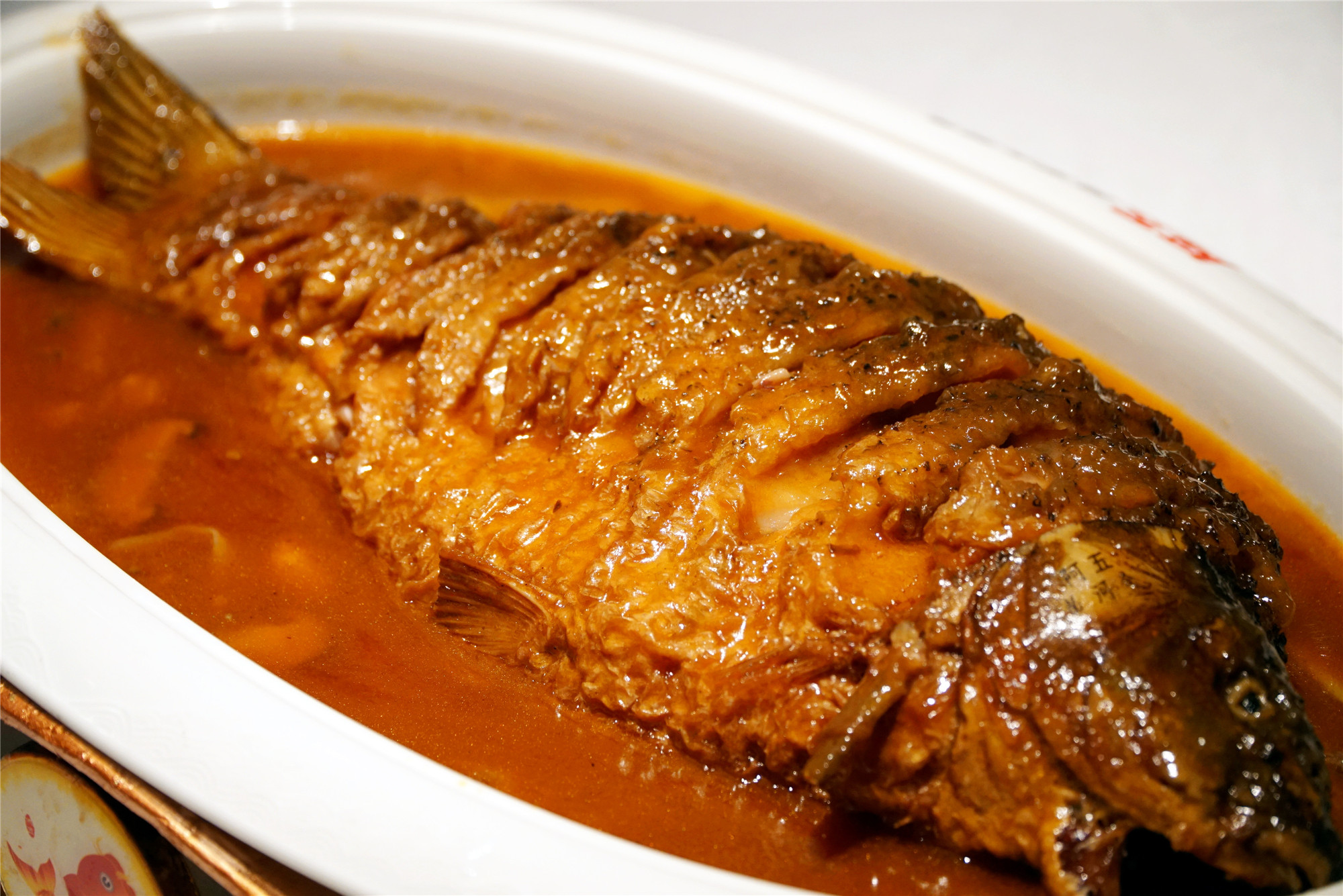 豫菜中有一种传统的佳肴,红烧黄河大鲤鱼,堪称豫菜一绝!