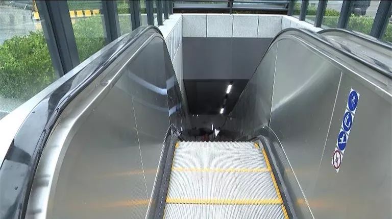 临安又添新亮点首条人行地道投入使用