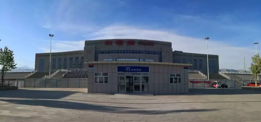 新疆马兰场站图片
