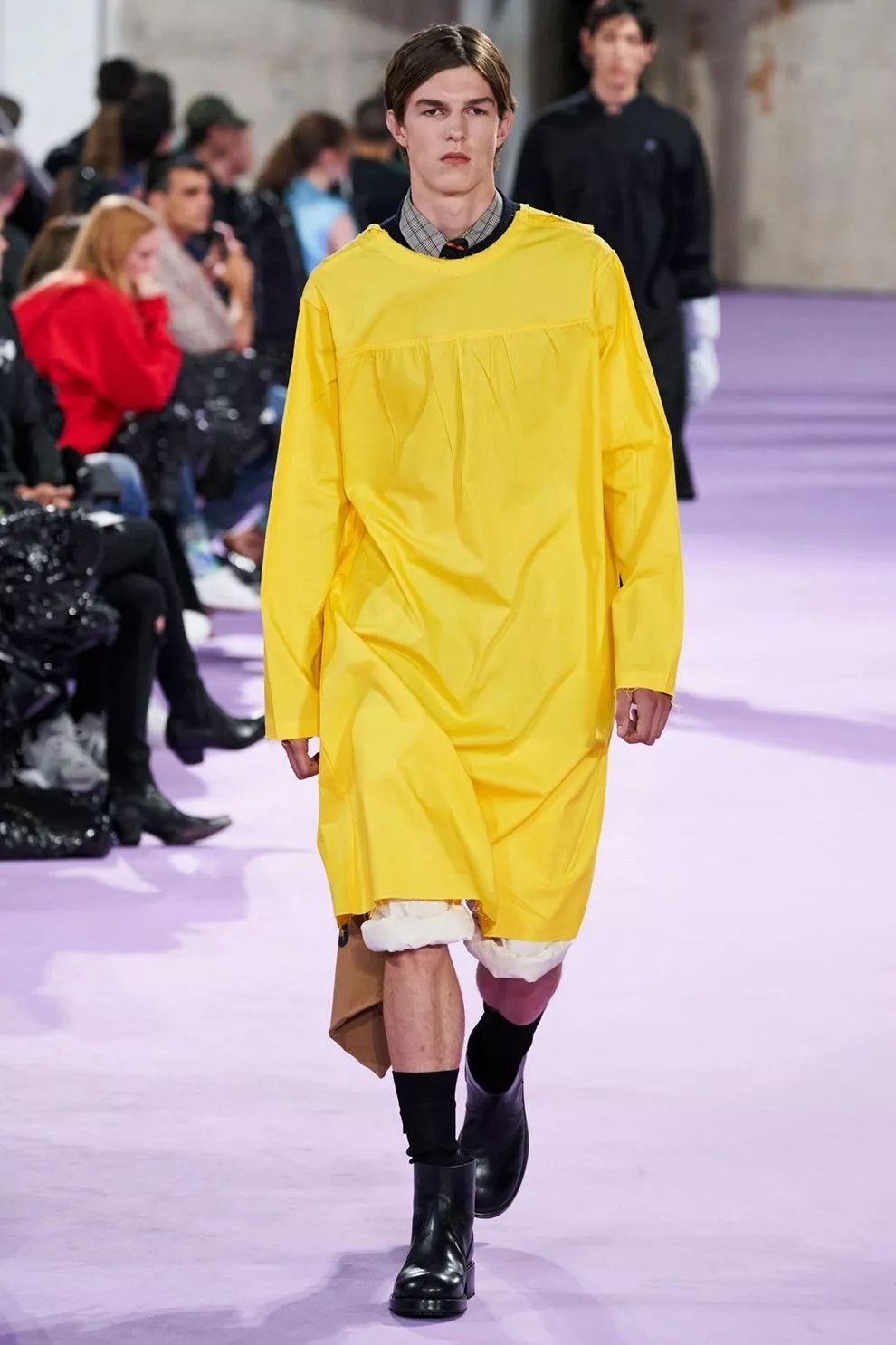 连衣裙2020春夏男装秀的主流趋势67