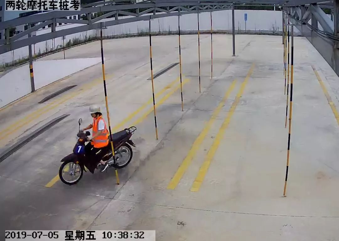 03科目一考试合格后,现场预约科目二,三考试,当天即可考取摩托车驾驶