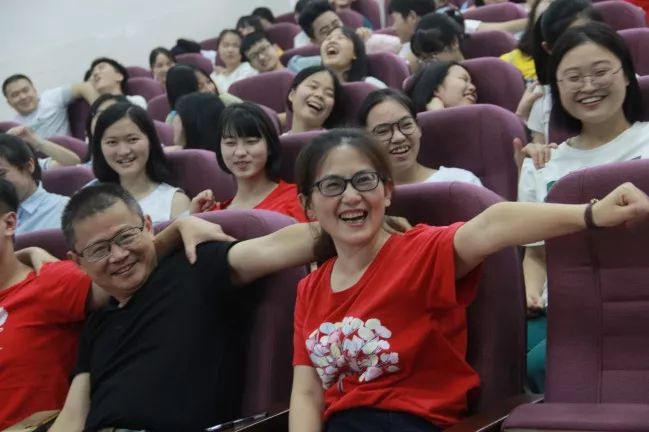 我们都会成为光去照亮新的花朵