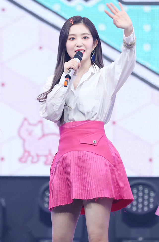 裴珠泫穿背心套装裙跳舞抬手的那刻网友炸锅感觉不会再爱了