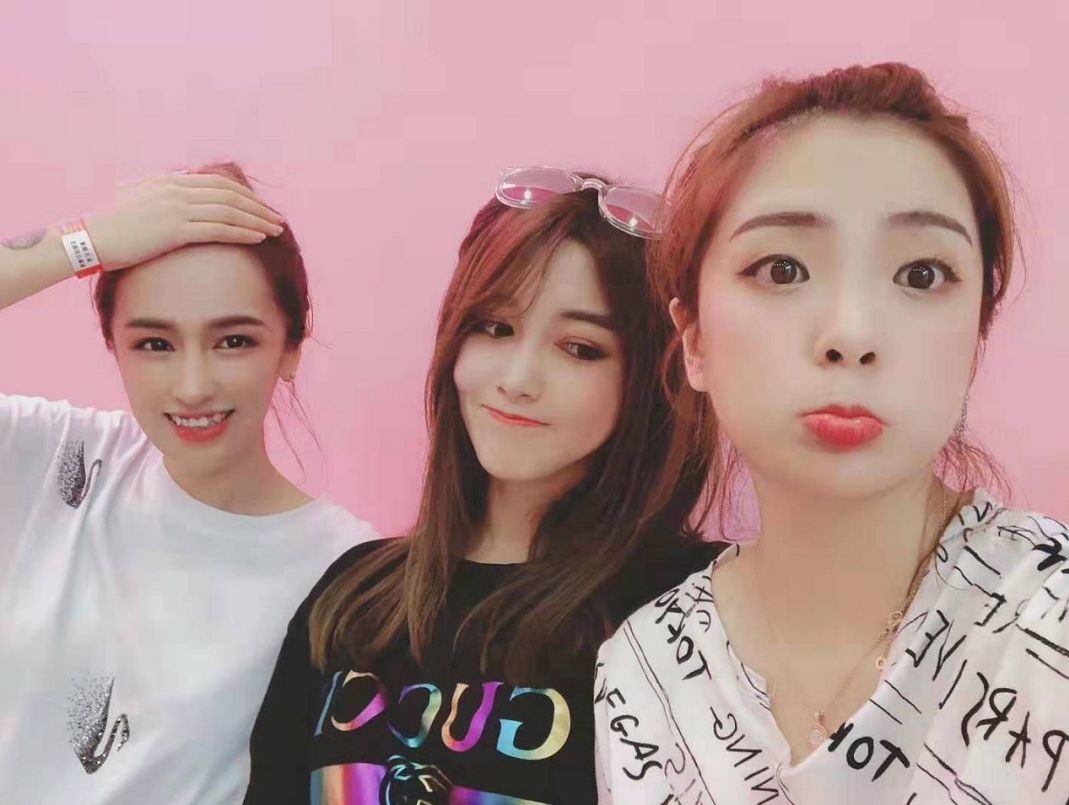 三金爆料九局到期将跳槽虎牙自爆与天佑和好事件静静晒一家三口美照