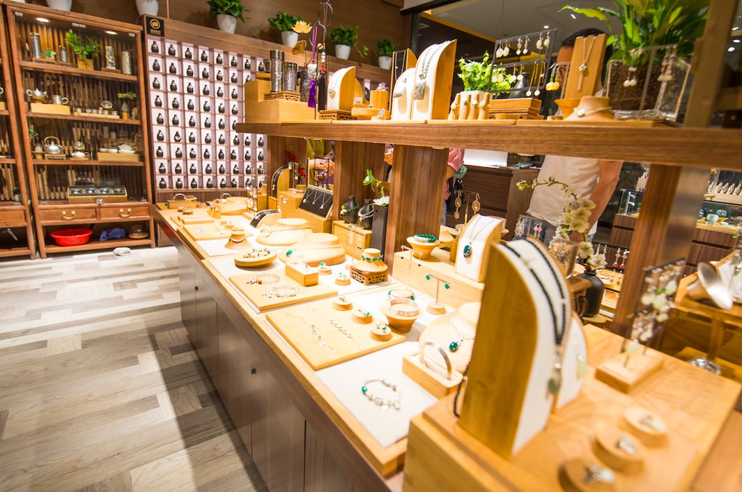 匠心的银饰品牌也入驻钻石酒店了杨庆和古琅轩主营大型精美石雕摆件