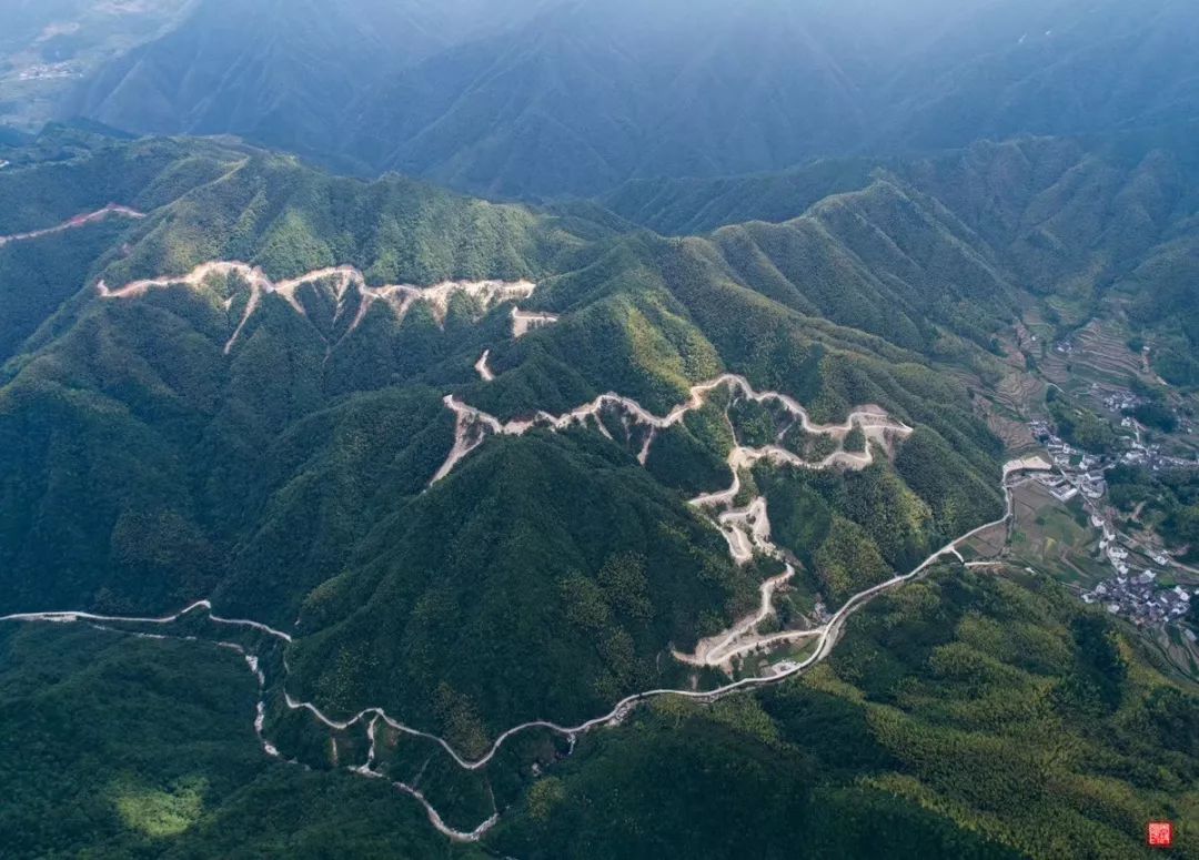 正在修建的白际至严池公路来源/石谷客图/文返回搜狐,查看更多