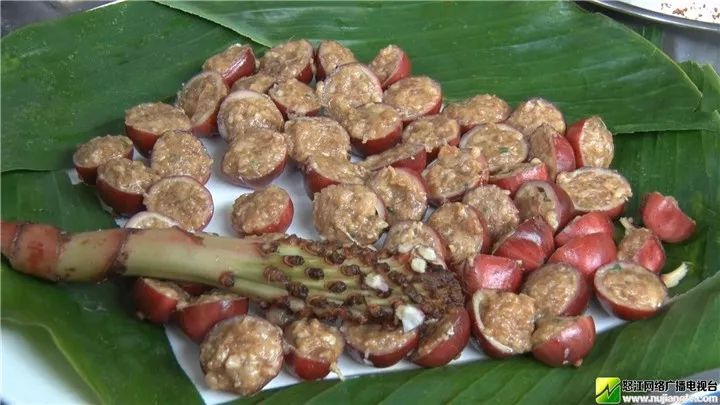 日前,由怒江州餐饮美食行业协会主办的中国第一桌云南马帮铜锅怒江