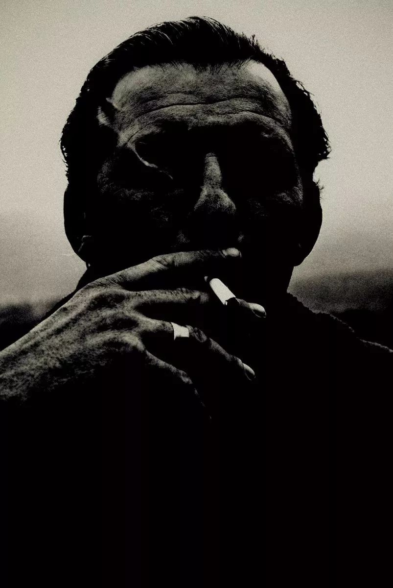 沉重黑白镜头下的街头暴力美学