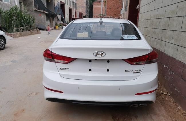 19款新领动亮相路边,外观小改,内饰液晶仪表配电子手刹!