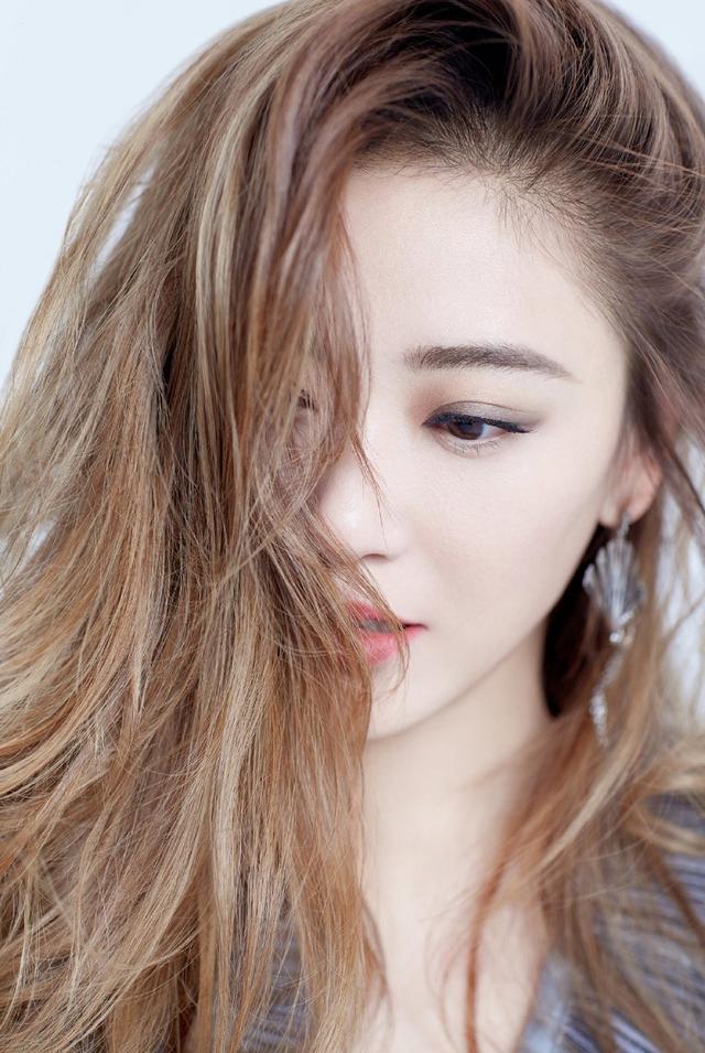 应采儿近照现身 女人味十足 网友:这次真的美到我了!