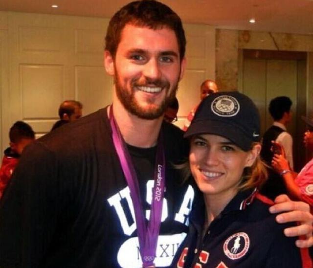 乐福与前女友珂蒂·霍恩珂蒂·霍恩之后乐福就结识了现在的女朋友凯特