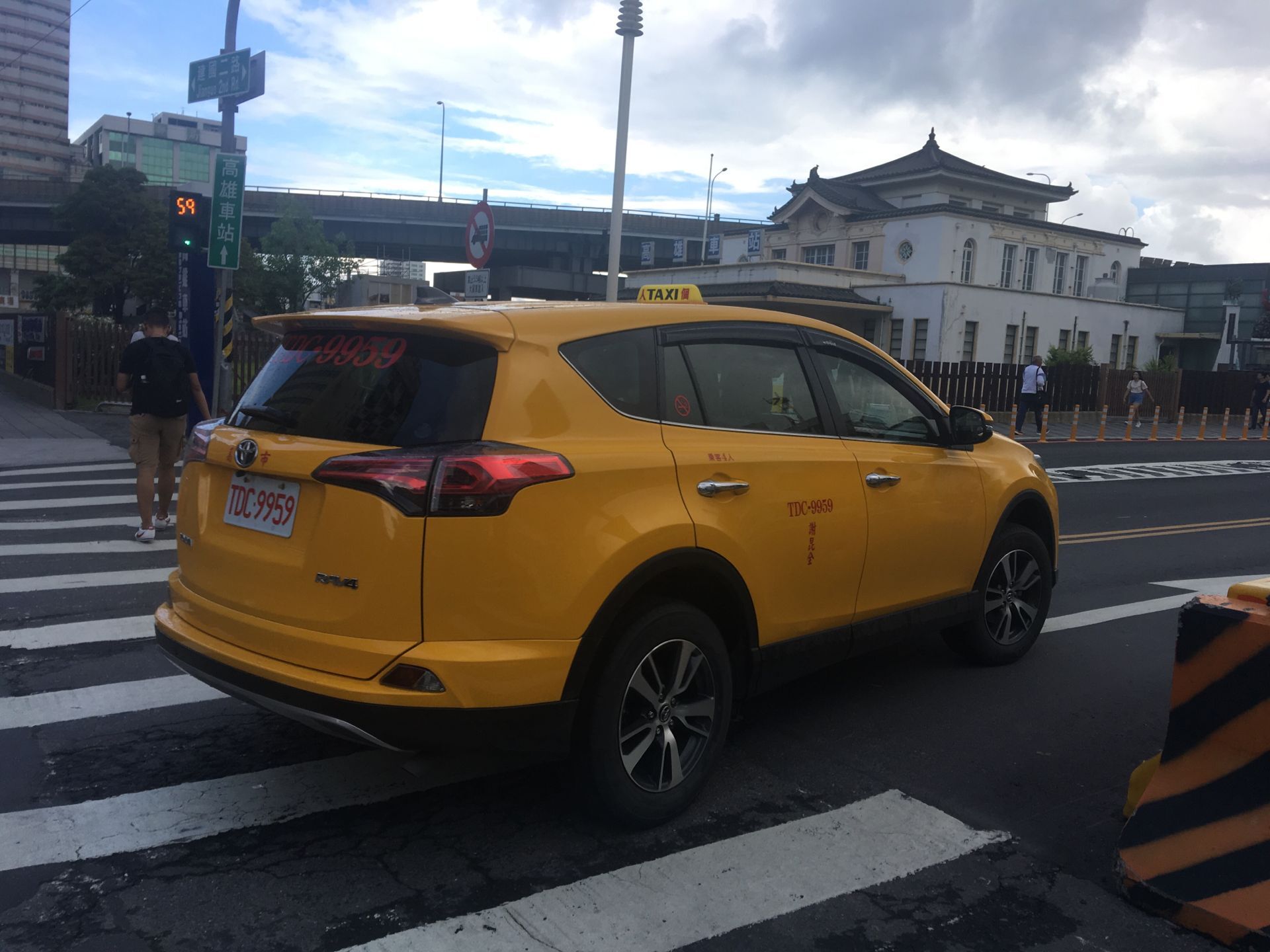 宝岛台湾高雄计程车小黄实拍 最好的大奔驰e320 v6