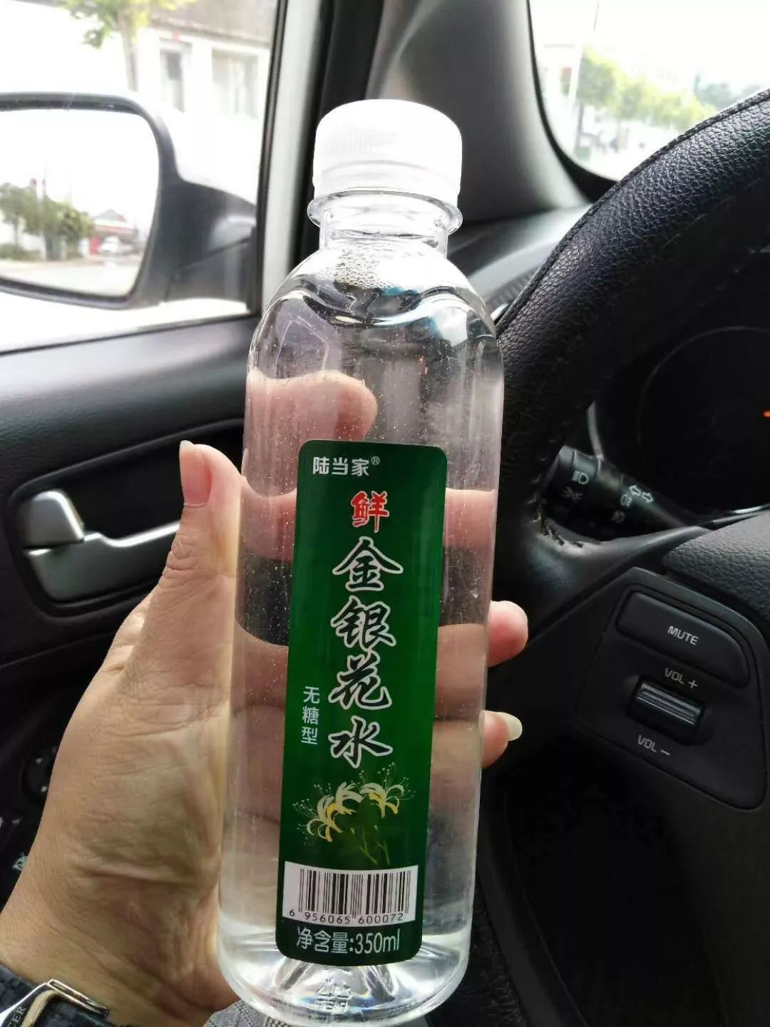 无糖型金银花矿泉水.罗员外牌葵花耔油.