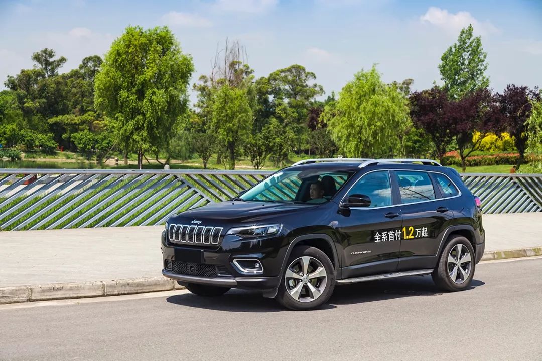 颜值与动力齐飞 试驾2019款jeep 自由光