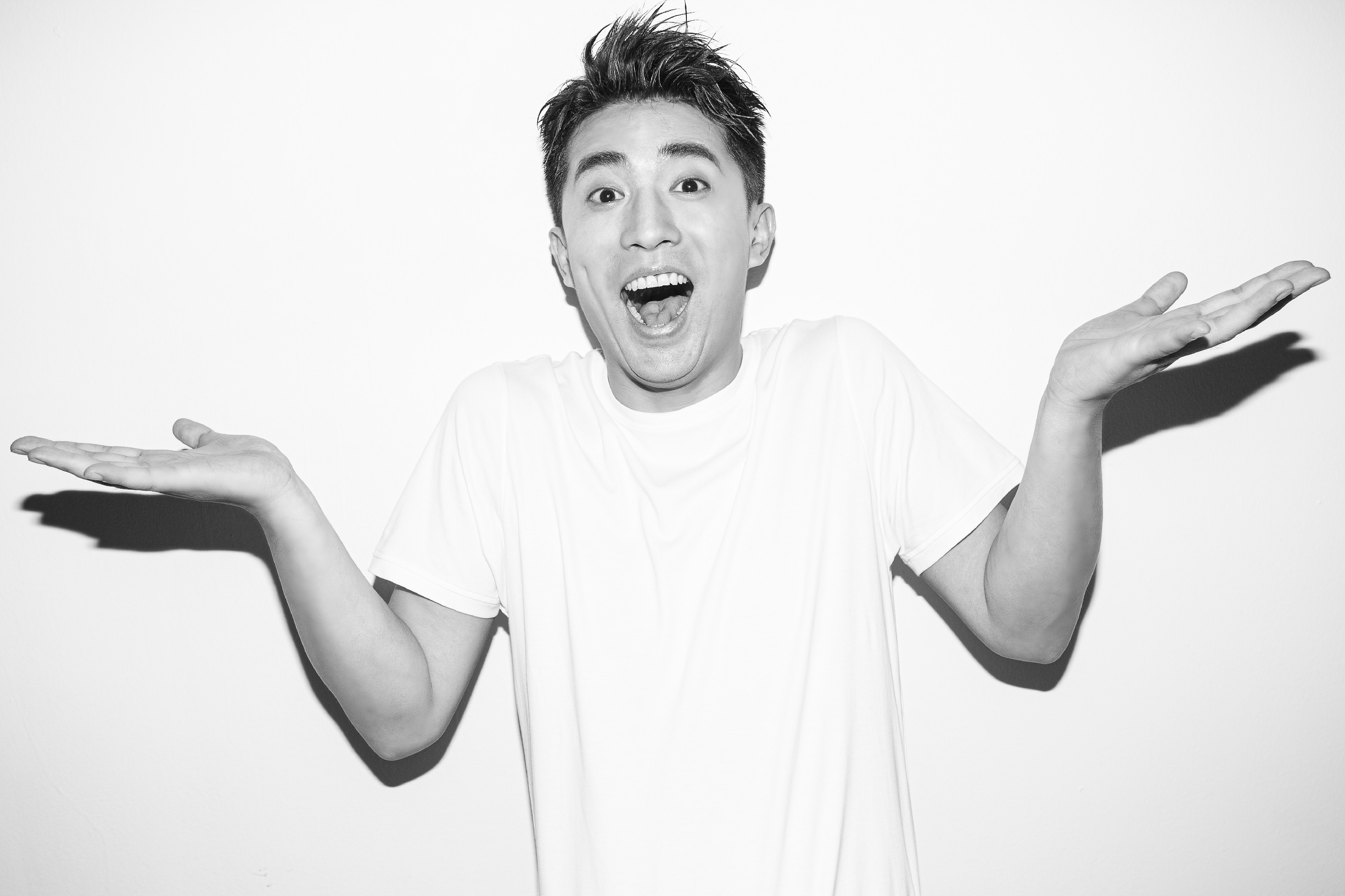 段博文最新时尚写真曝光 黑白影像展现无限可能