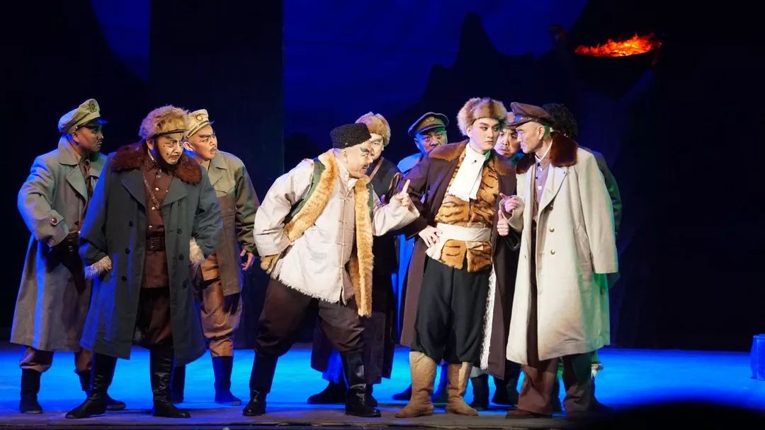 八一致敬铁血军魂看英雄故事再现舞台