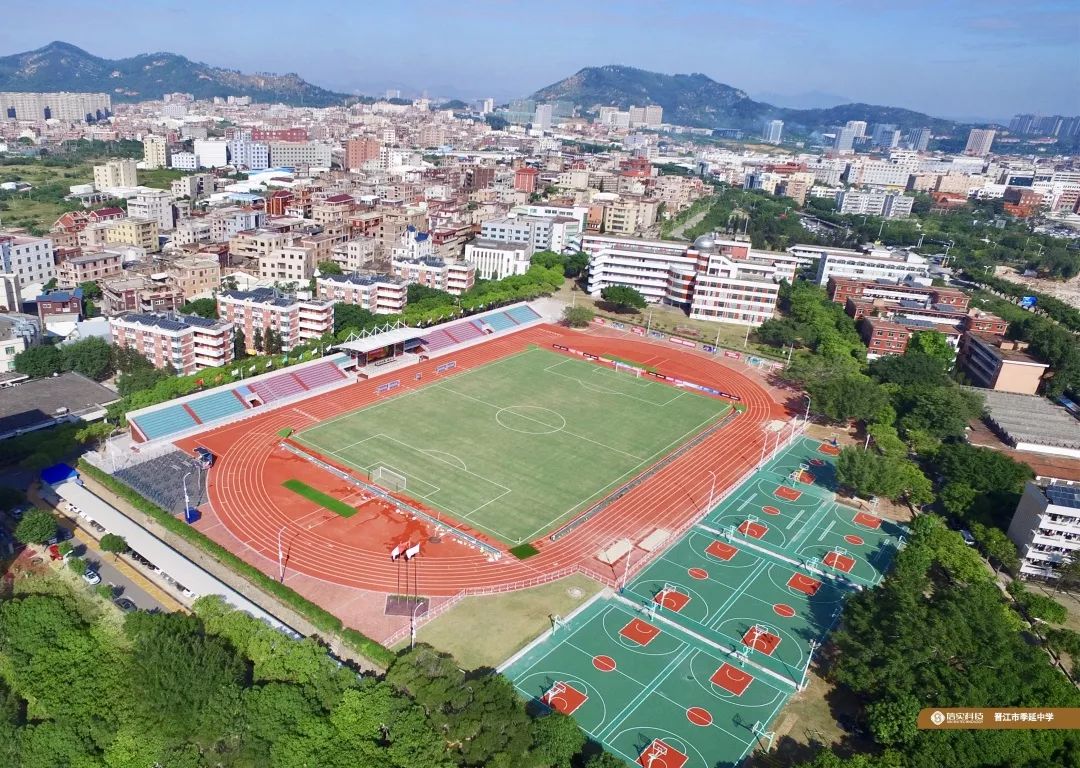72季延中学焕然一新的体育场1996年,我在罗山的一个中学念高中,那是