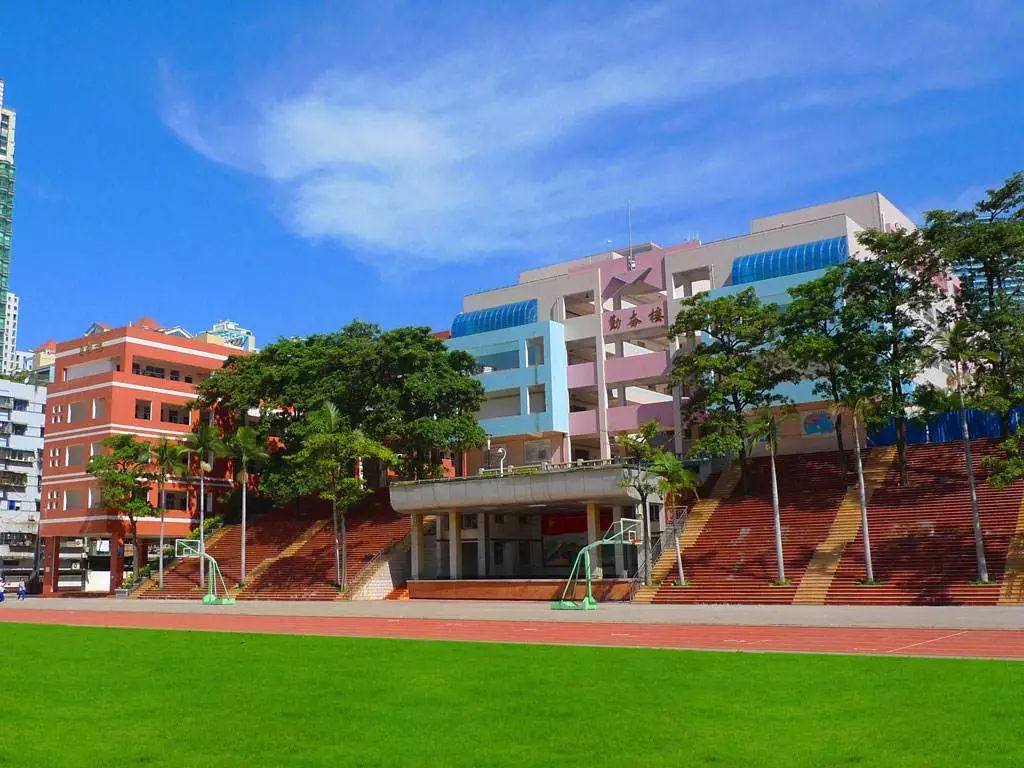 厦门市第九中学火炬学校创建于2001年,历史并不长与厦门一中强强联手