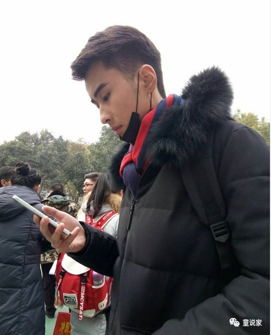 走台步,教主持,玩声乐……这位无所不能的小哥哥是谁_孙哲