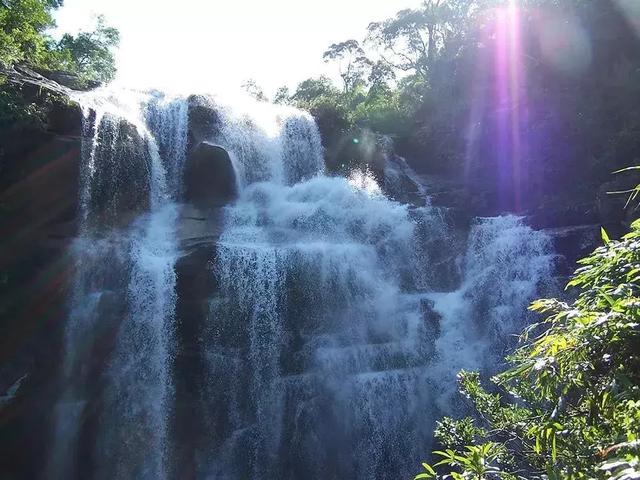 吊罗山枫果山瀑布