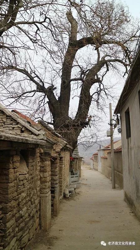 原创笔架山下的黑峪村