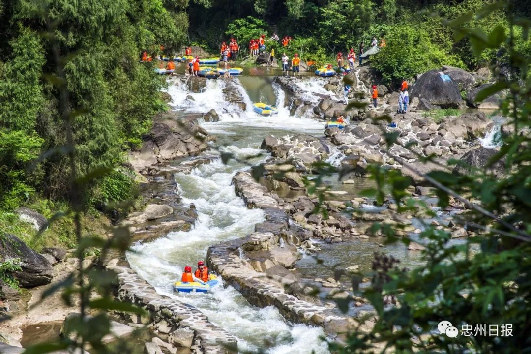 东溪河生态漂流位于忠县两汇口距县城仅二十分钟车程漂流全程长5公里