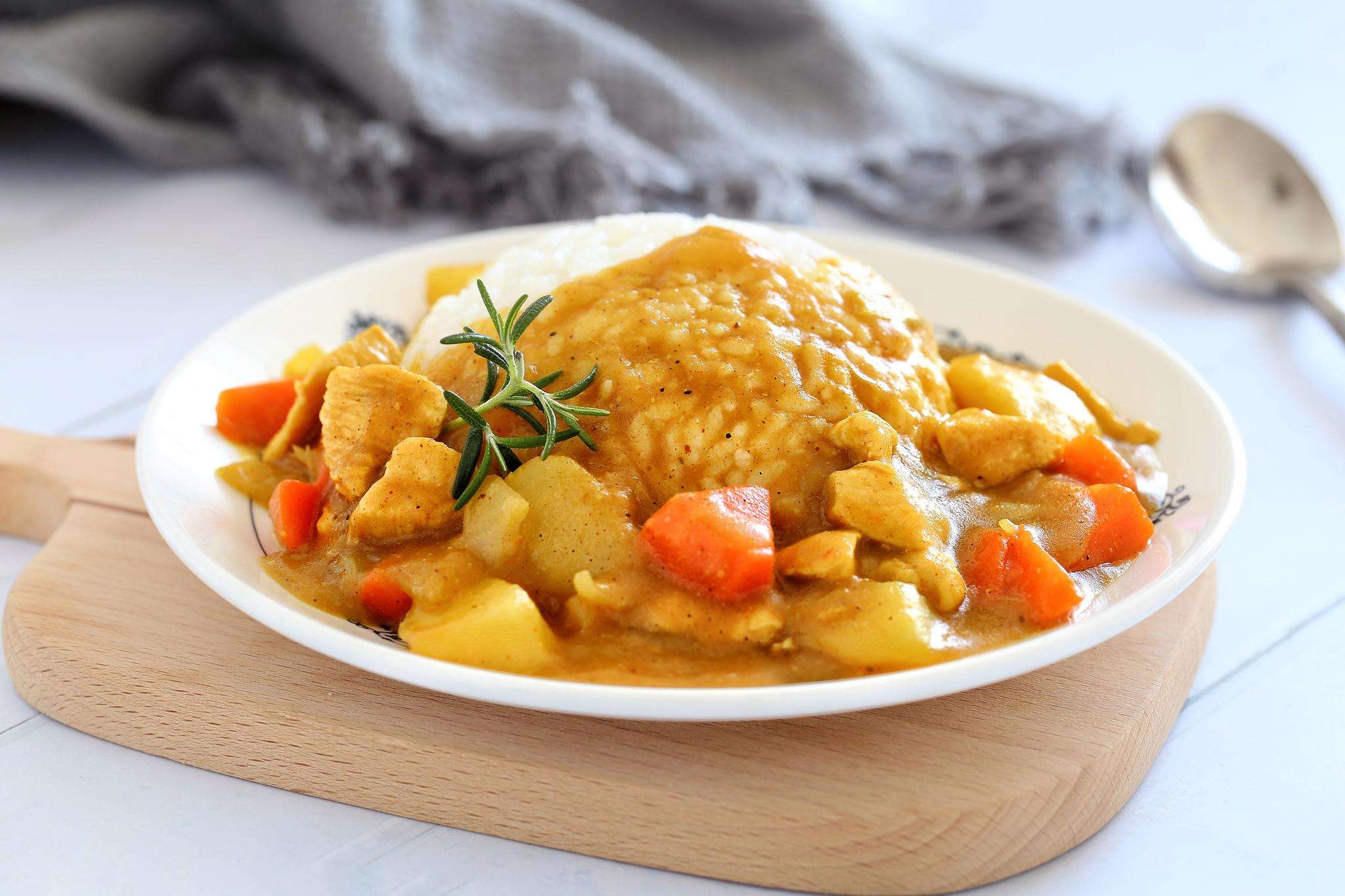 咖喱饭做出来黑漆漆的?教你这样做,看起来比饭店卖的还贵!