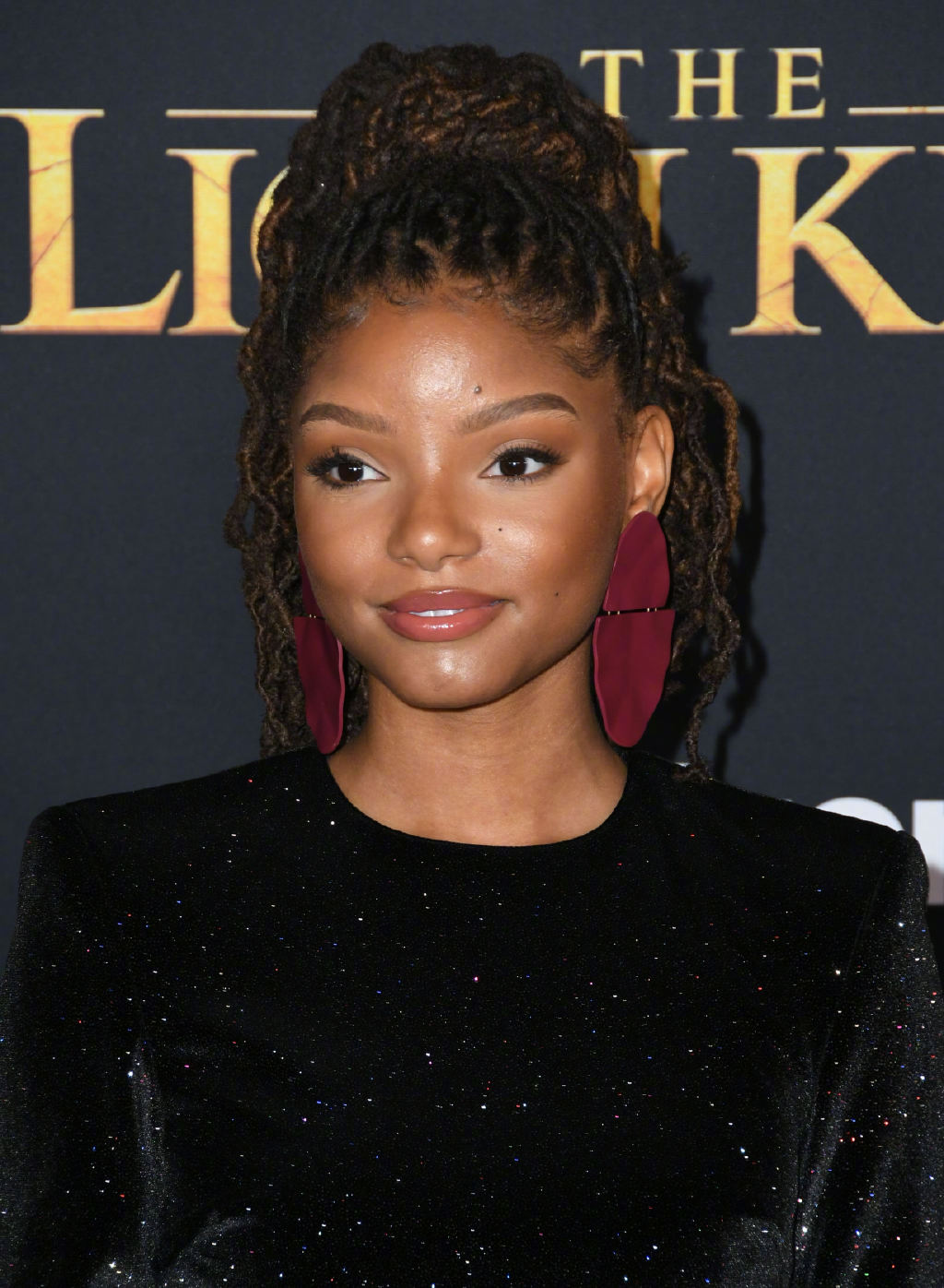 原创《小美人鱼》00后女主哈雷·贝利亮相红毯!天后碧昂丝力挺小徒弟