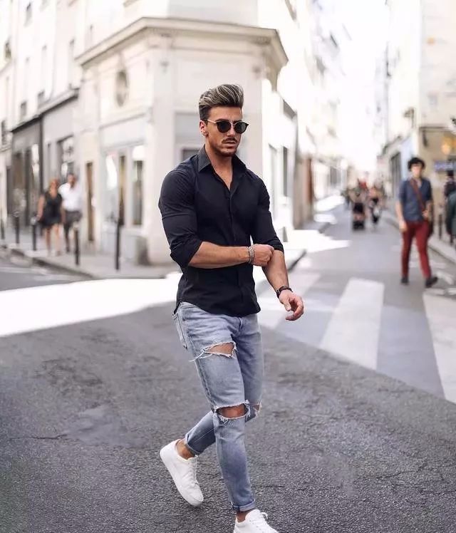 黑色的衬衫比较沉稳低调你会穿吗