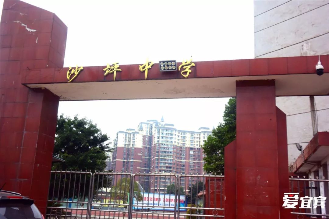 将有72个班,初高中都有!沙坪中学新校区位于白酒学院西侧.