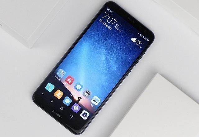 原创从2399元降至988元四摄像头麒麟659它是华为首款全面屏手机