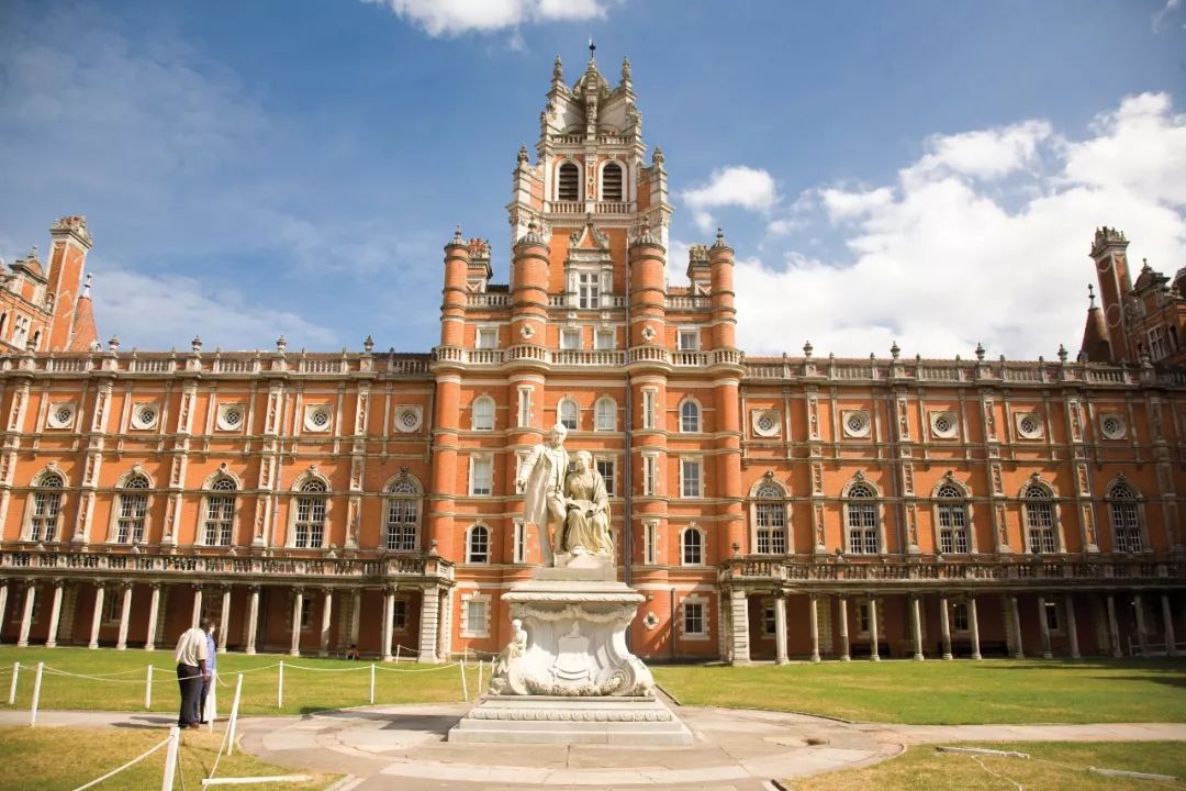 星校伦敦大学皇家霍洛威学院在维多利亚式古老校园和莫文蔚何超莲做