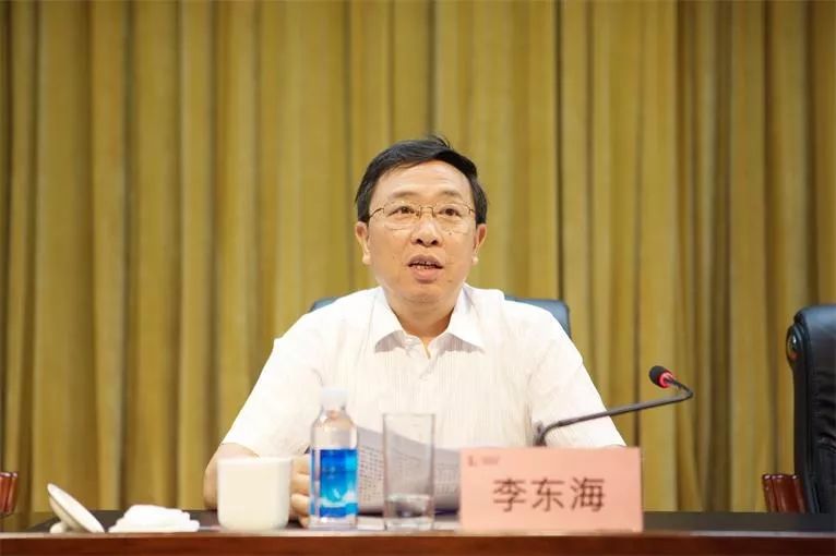 昨天下午,江苏油田召开年中工作会.