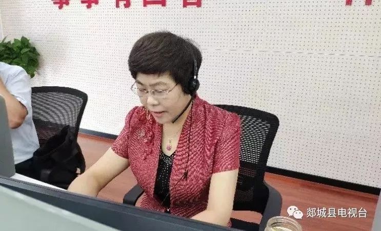 陈海玲到市12345政务服务热线接听群众来电