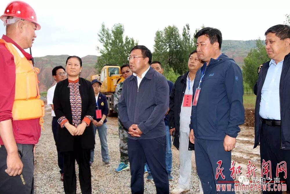 县长马维忠慰问黄河金田村段堤坝塌陷抢险人员
