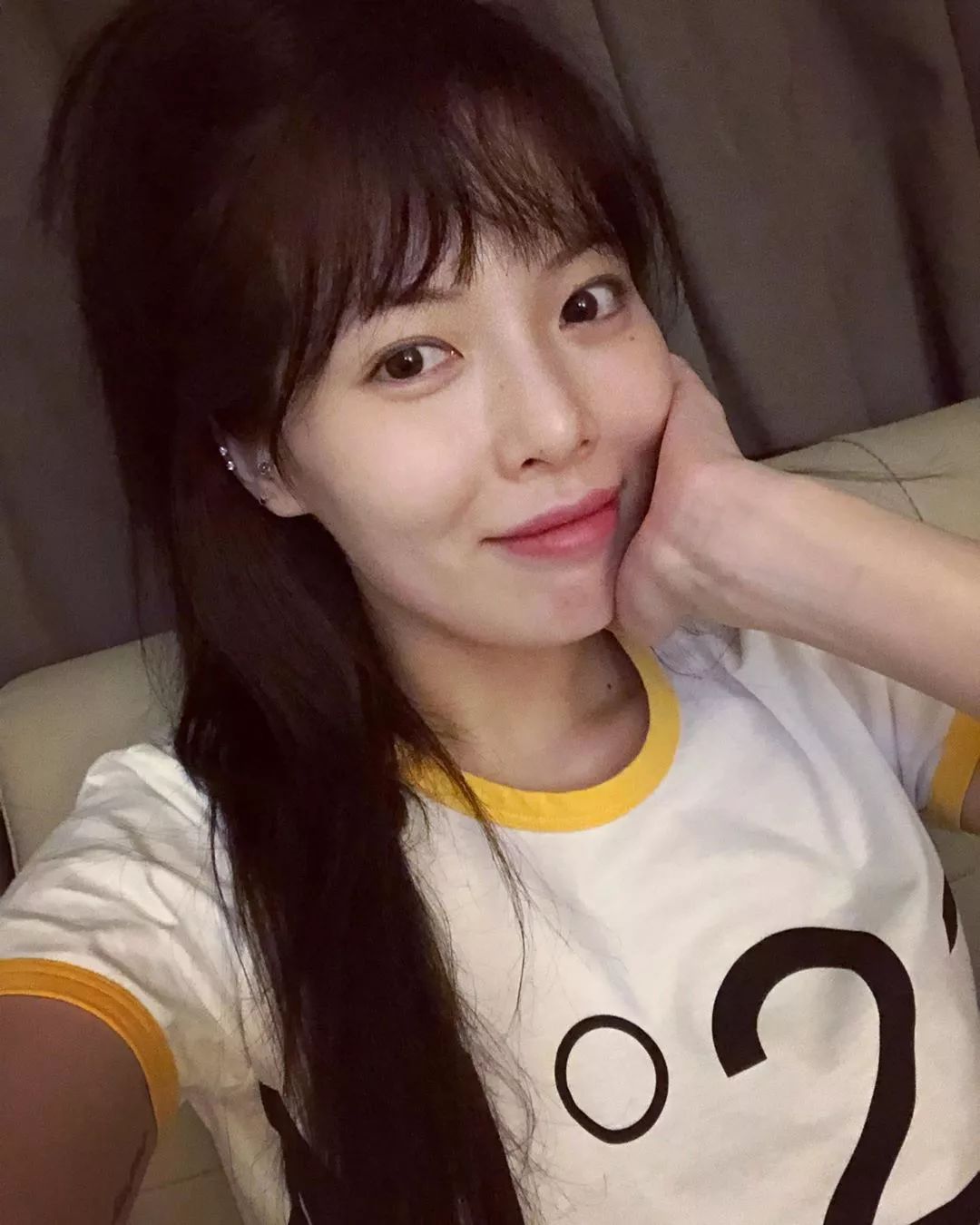 您收到了一条女朋友自拍更新提醒!选择是否点开?