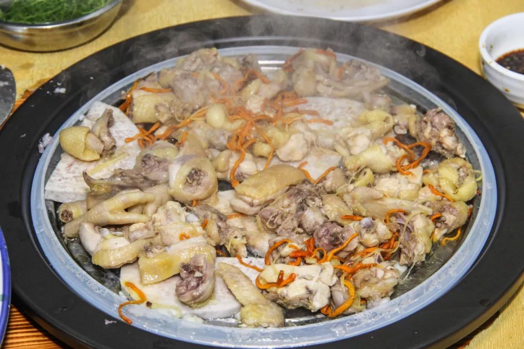 "喜欢哪种食材就吃哪种!蒸汽火锅适合多种搭配