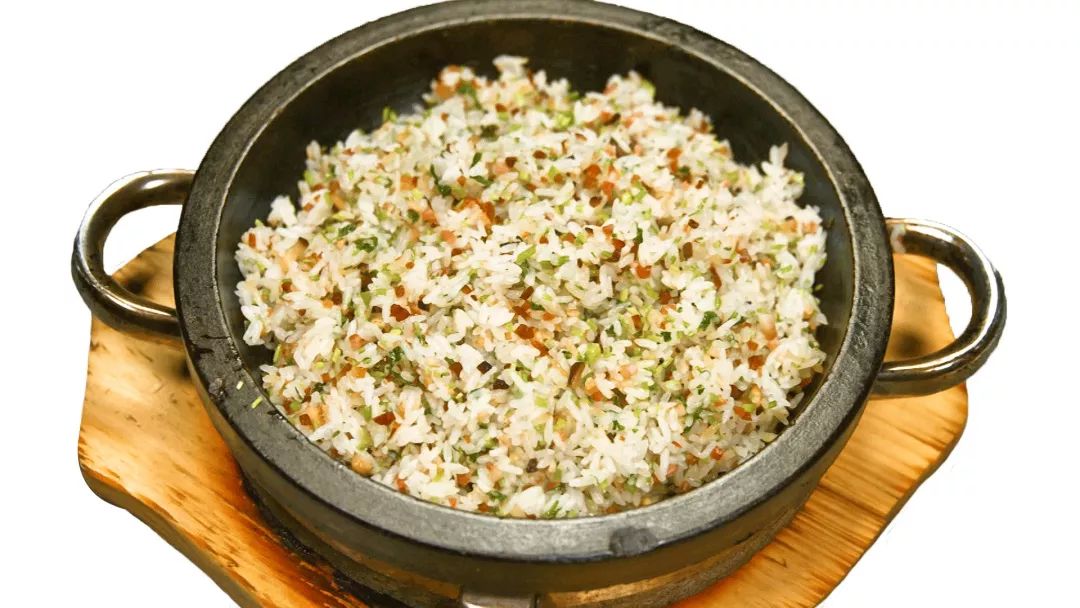 菜饭的荤素讲究透着锅巴焦脆