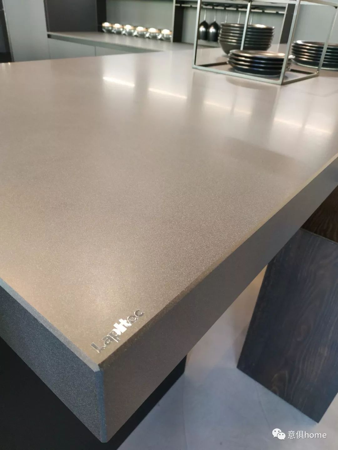 的是,它们对于材质环保型的要求非常的高,新型复合型材料除了有fenix