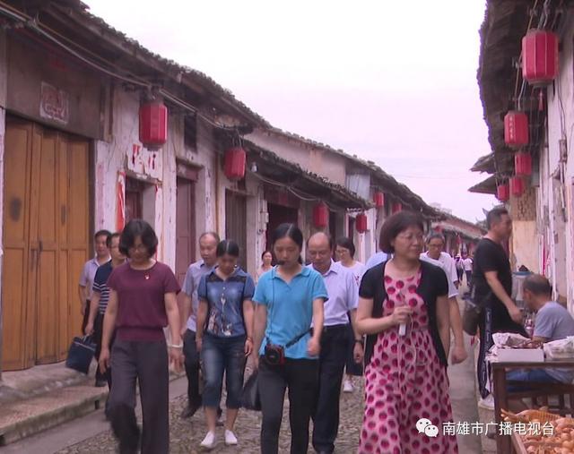 省地方志办到我市调研依法治志工作