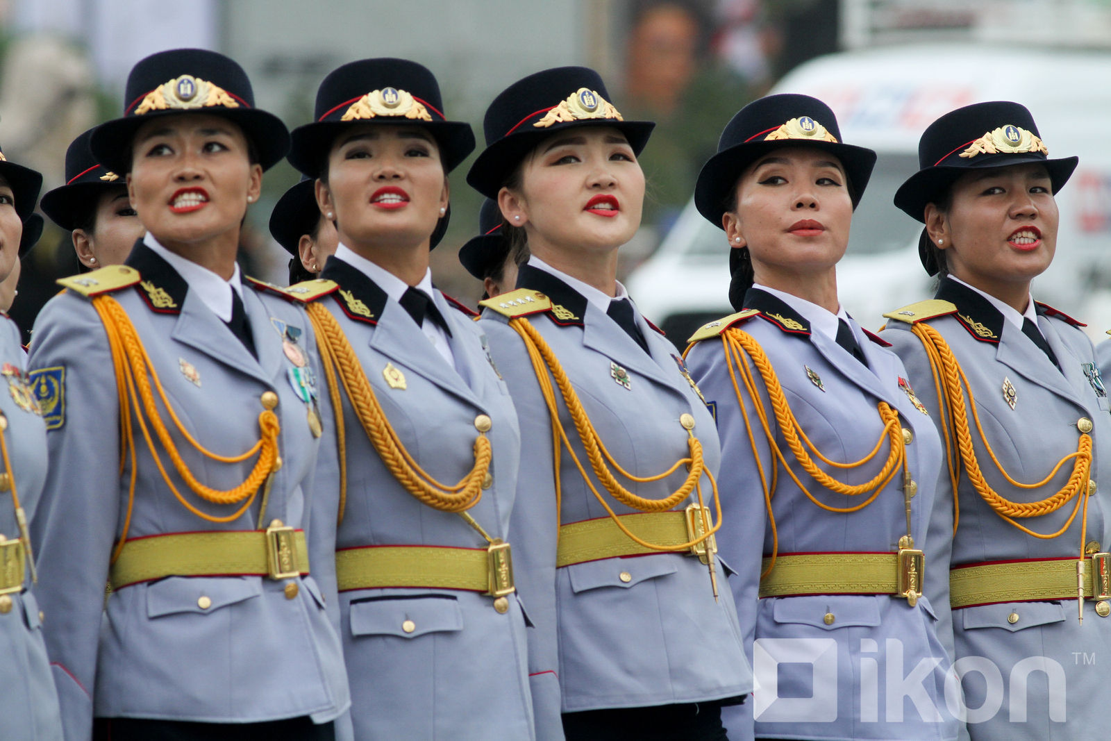 蒙古军队庆祝国庆阅兵 乘美国吉普检阅铠甲标兵