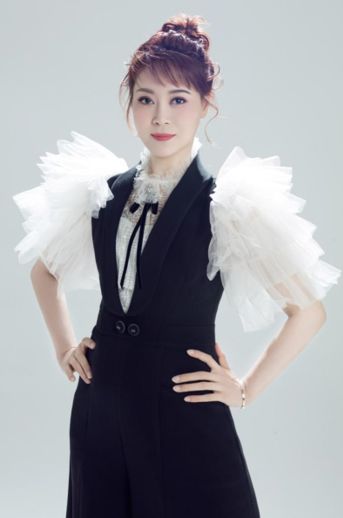 姜楠中国歌剧舞剧院抒情花腔女高音中国音乐家协会会员,中国青年歌唱