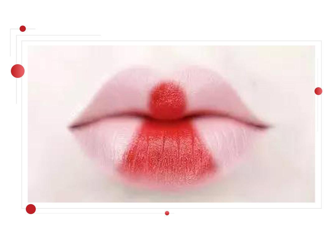 梯形3,用唇釉和口红刷可以轻松掌握界限,避免画出格三唐蝴蝶唇妆一缕