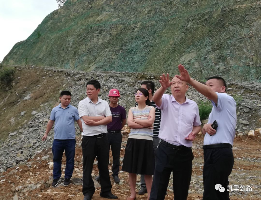 粟周瑜赴凯里局开展普通国省干线公路建设项目二季度检查