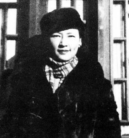 李惠仙陪伴梁启超走过了许多的大风大浪,他在梁启超背后默默的为他