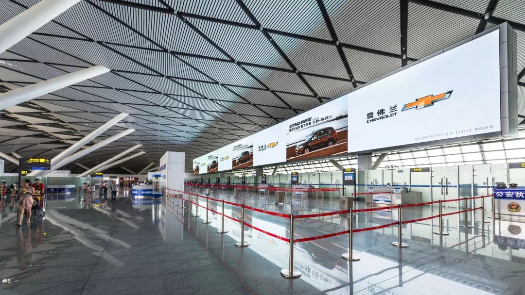 南宁机场航美传媒日影罗峰云霭霭青山古塔秀峨峨