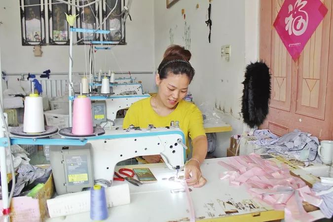 商河这个服装厂的女老板火了,自己致富也得带着周边姐妹增收!