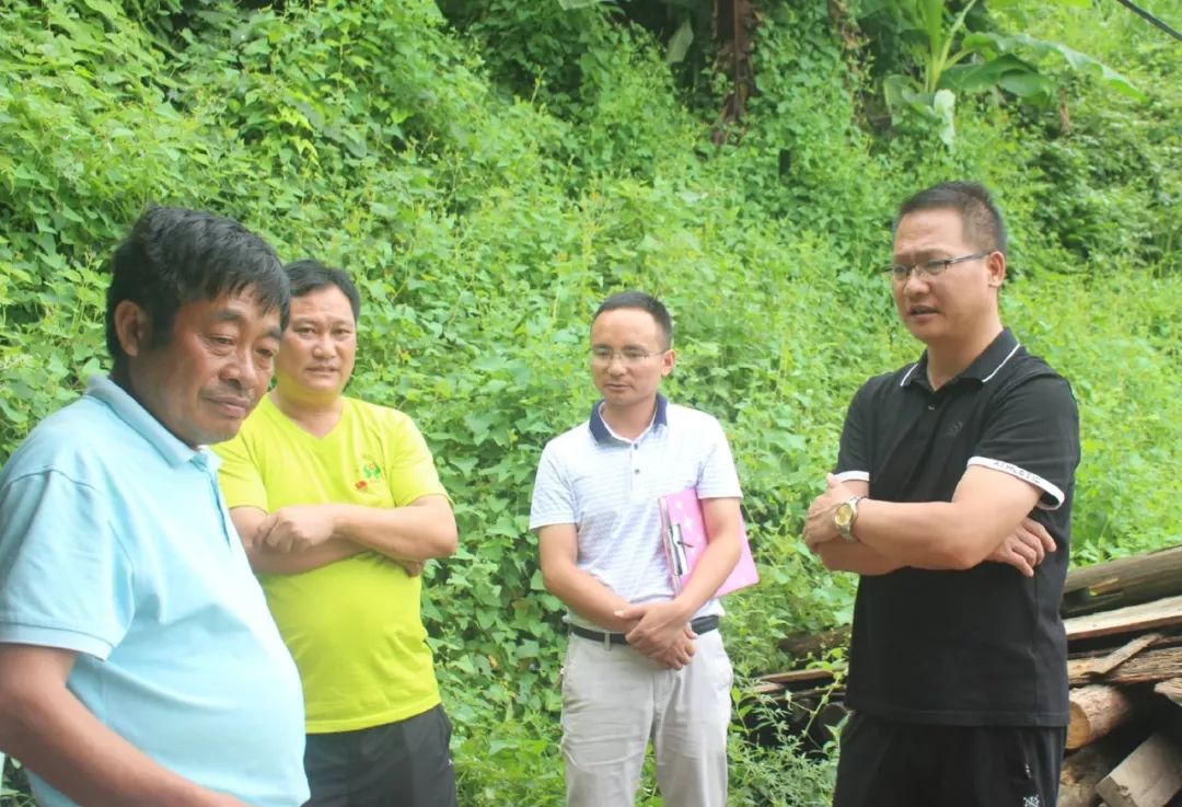 7月9日,榕江县人民政府副县长张金城赴兴华乡实地调研指导脱贫攻坚